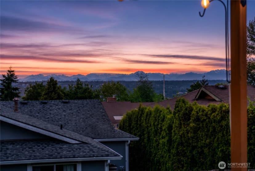 Property photo for 2017 Jones Circle Se, Renton photo 3