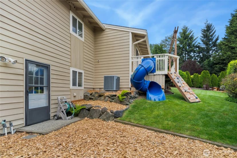 Property photo for 2017 Jones Circle Se, Renton photo 34