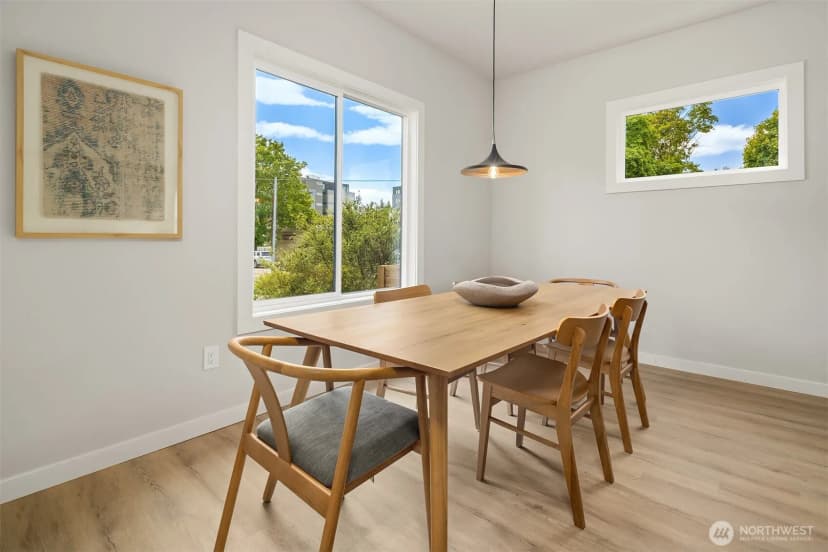 Property photo for 2302 E Pike St, Seattle photo 9