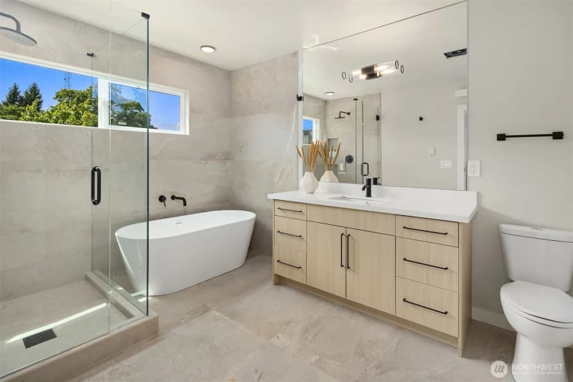 Property photo for 2302 E Pike St, Seattle photo 14
