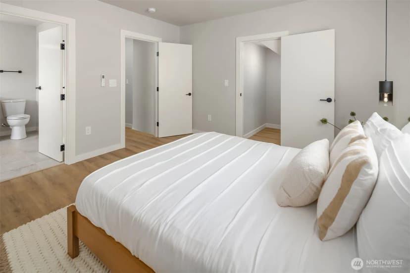 Property photo for 2302 E Pike St, Seattle photo 13