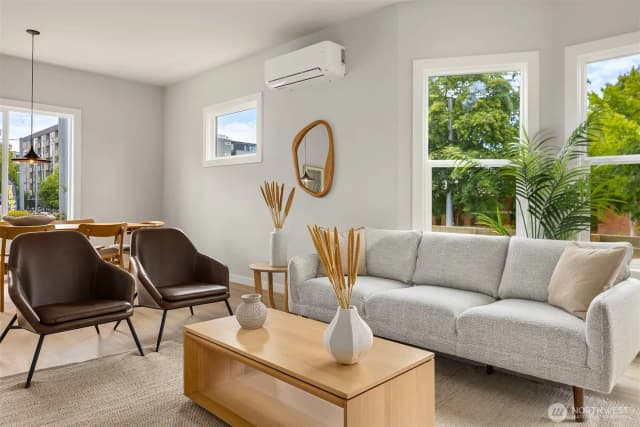 Property photo for 2302 E Pike St, Seattle photo 5