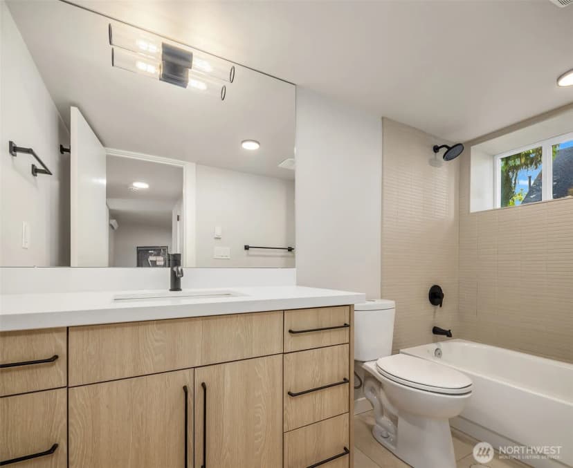 Property photo for 2302 E Pike St, Seattle photo 23