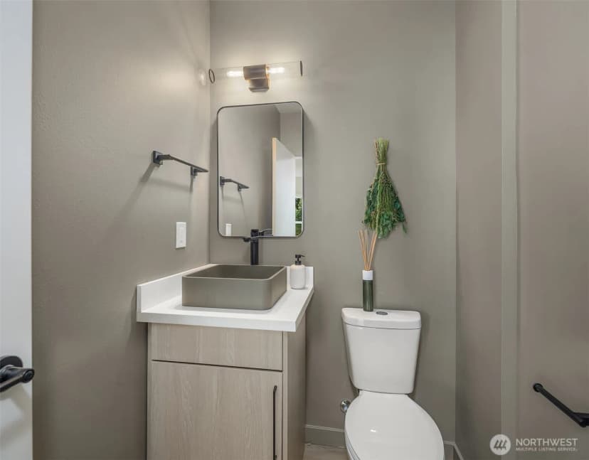 Property photo for 2302 E Pike St, Seattle photo 10