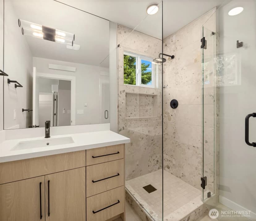 Property photo for 2302 E Pike St, Seattle photo 18