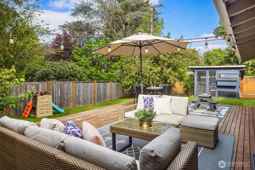 Property photo for 8320 Se 62nd Street, Mercer Island photo 4