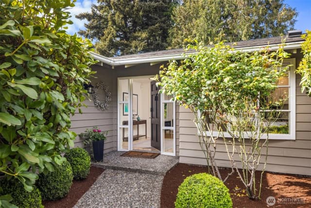 Property photo for 8320 Se 62nd Street, Mercer Island photo 5