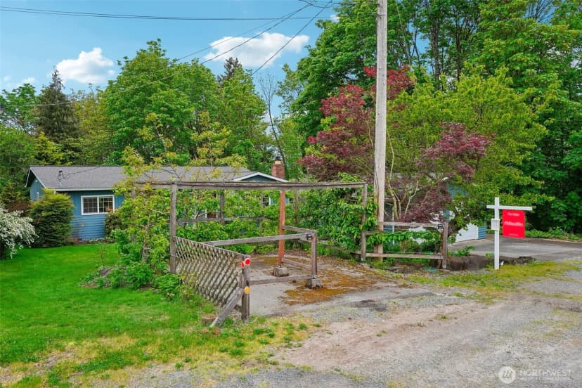 Property photo for 8008 S 122nd Street, Seattle photo 4