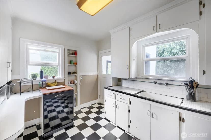 Property photo for 5755 25th Avenue Ne, Seattle photo 12