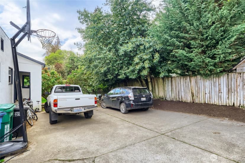 Property photo for 5755 25th Avenue Ne, Seattle photo 32