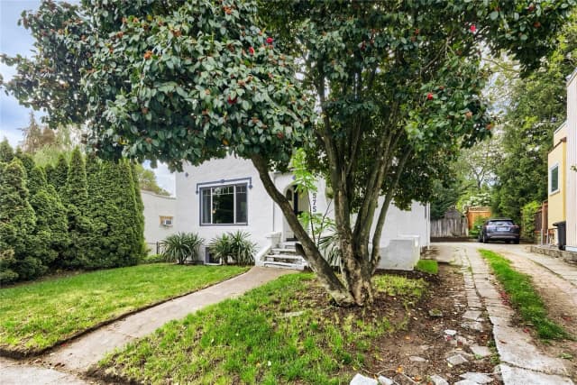 Property photo for 5755 25th Avenue Ne, Seattle photo 3