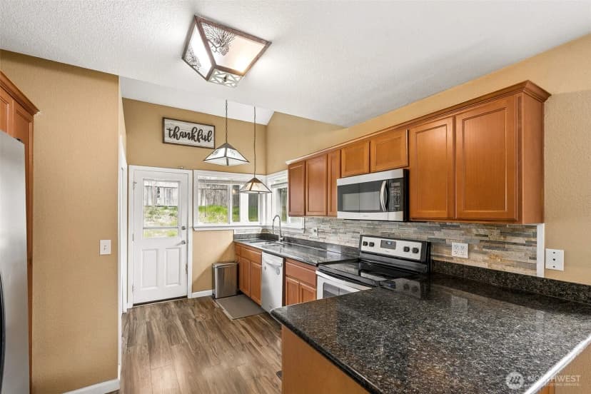 Property photo for 15905 91st Avenue Ct E, Puyallup photo 7