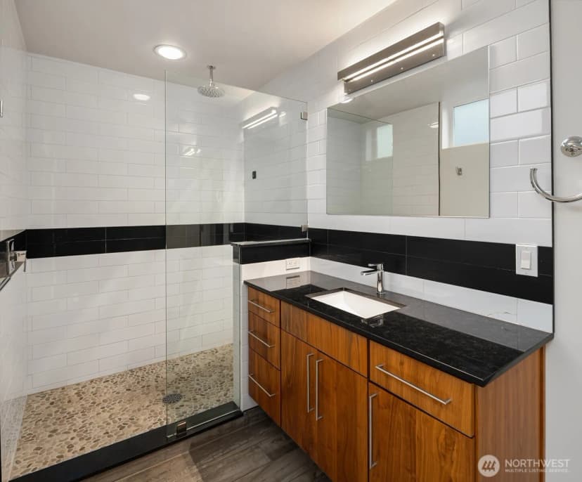 Property photo for 1400 Olympic Way W, Seattle photo 17