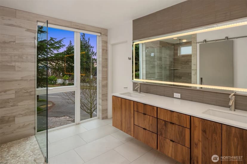 Property photo for 1400 Olympic Way W, Seattle photo 14