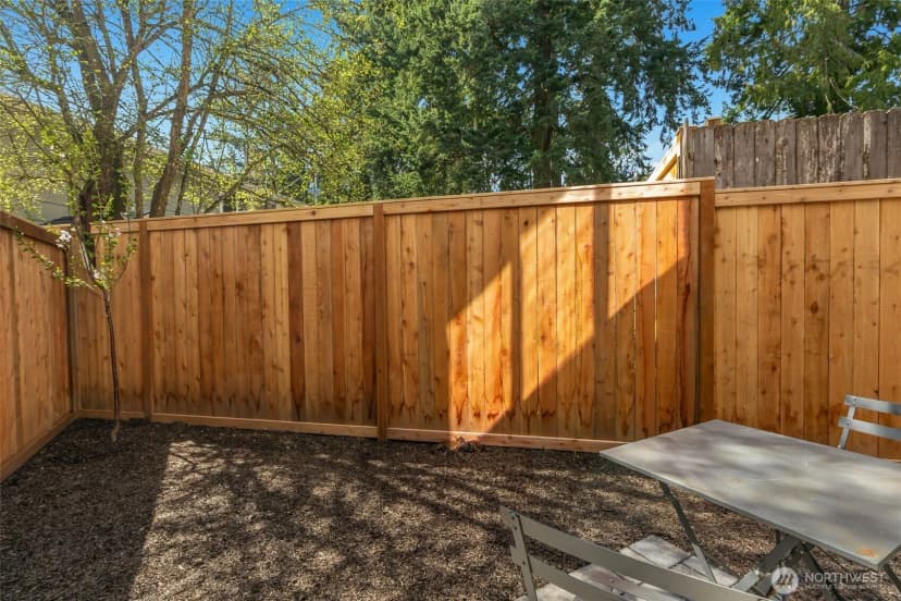 Property photo for 11013 Goodwin Way Ne, Seattle photo 22
