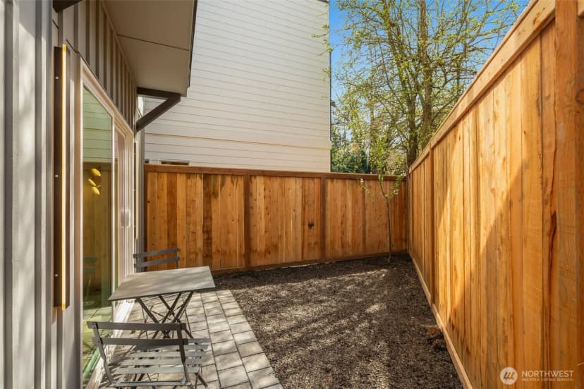 Property photo for 11013 Goodwin Way Ne, Seattle photo 23