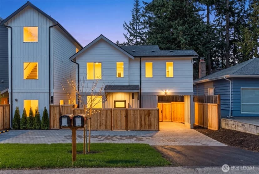Property photo for 11013 Goodwin Way Ne, Seattle photo 25