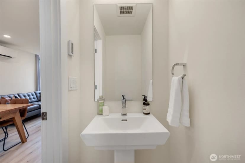 Property photo for 1645 22nd Avenue, Seattle photo 12