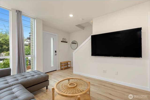 Property photo for 1645 22nd Avenue, Seattle photo 4
