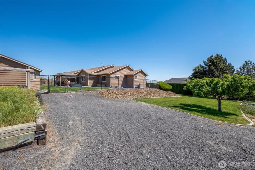 Property photo for 493 Chrisview Court W, Ephrata photo 8