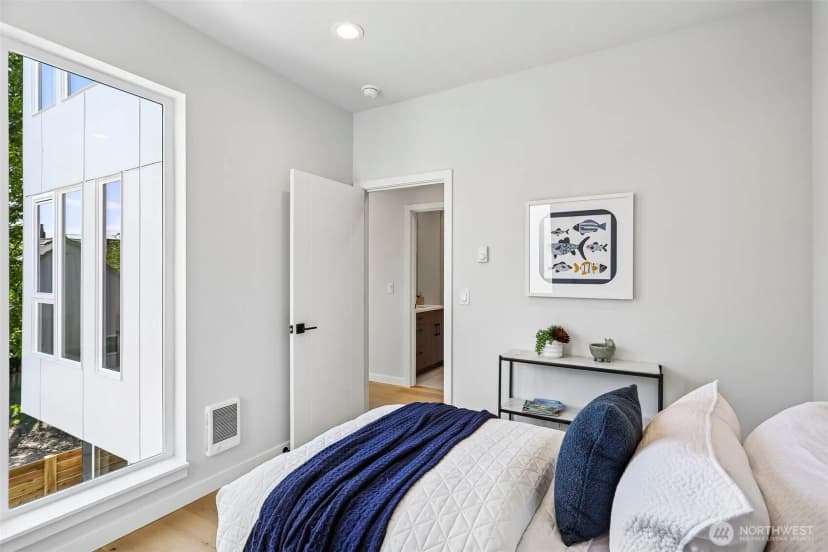 Property photo for 4425 Fremont Avenue N #a, Seattle photo 14