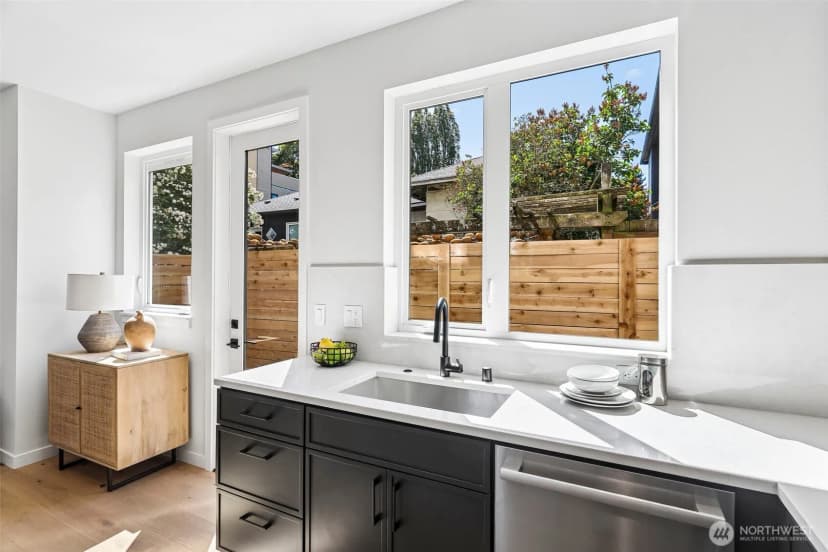 Property photo for 4425 Fremont Avenue N #a, Seattle photo 11