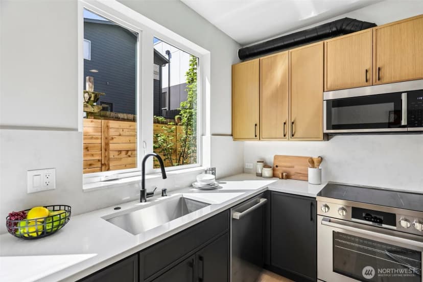 Property photo for 4425 Fremont Avenue N #a, Seattle photo 9