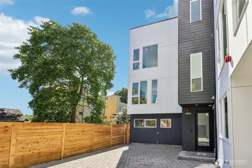 Property photo for 4425 Fremont Avenue N #a, Seattle photo 31