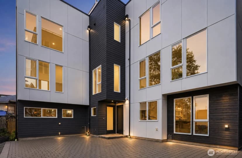 Property photo for 4425 Fremont Avenue N #a, Seattle photo 2