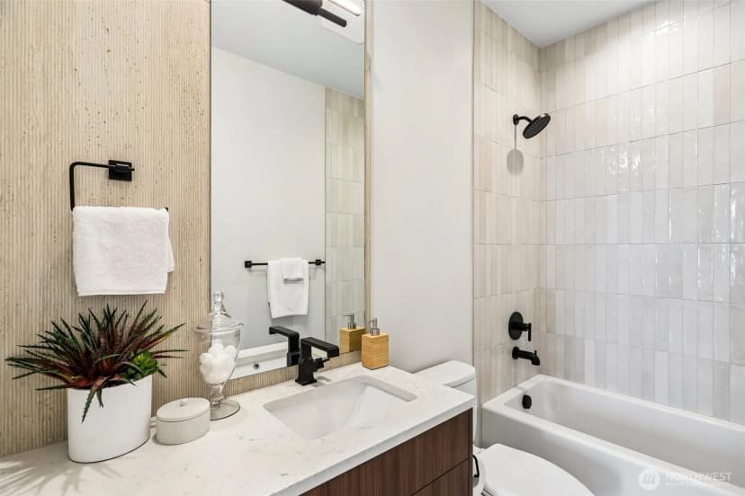 Property photo for 4425 Fremont Avenue N #a, Seattle photo 15