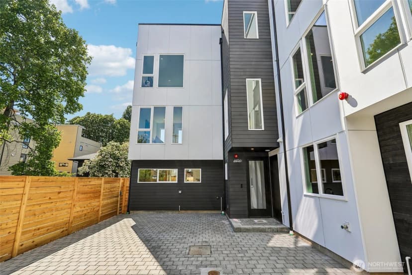 Property photo for 4425 Fremont Avenue N #a, Seattle photo 32