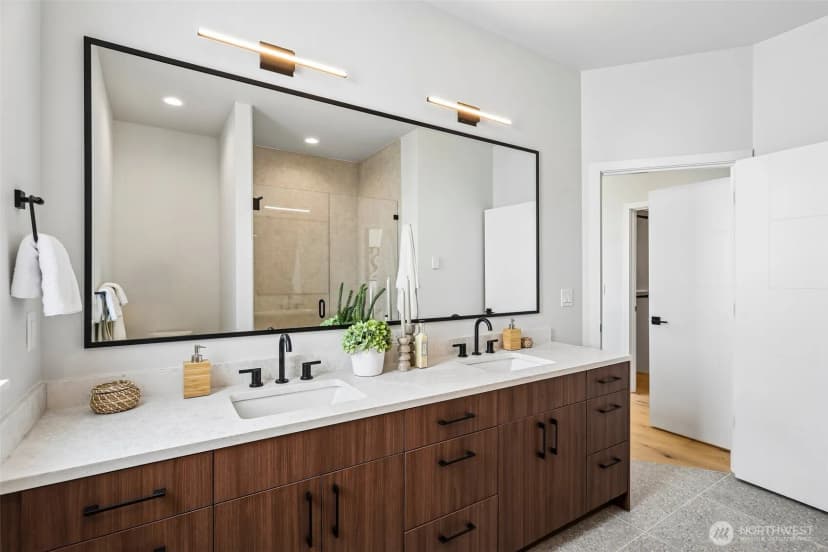 Property photo for 4425 Fremont Avenue N #a, Seattle photo 24