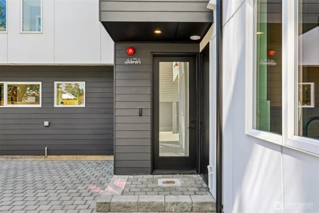 Property photo for 4425 Fremont Avenue N #a, Seattle photo 3