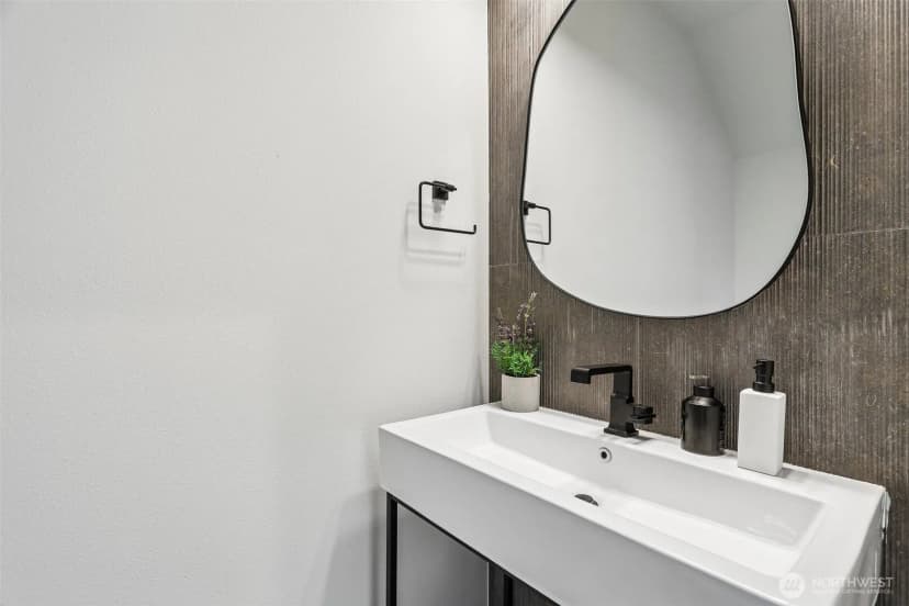 Property photo for 4425 Fremont Avenue N #a, Seattle photo 12