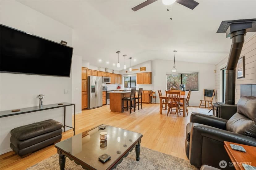 Property photo for 6830 Norma Beach Road, Edmonds photo 4