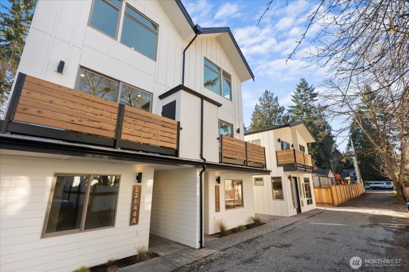 Property photo for 12044 Hiram Place Ne #b, Seattle