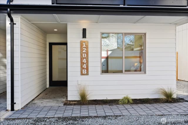 Property photo for 12044 Hiram Place Ne #b, Seattle photo 2