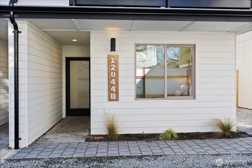 Property photo for 12044 Hiram Place Ne #b, Seattle photo 2