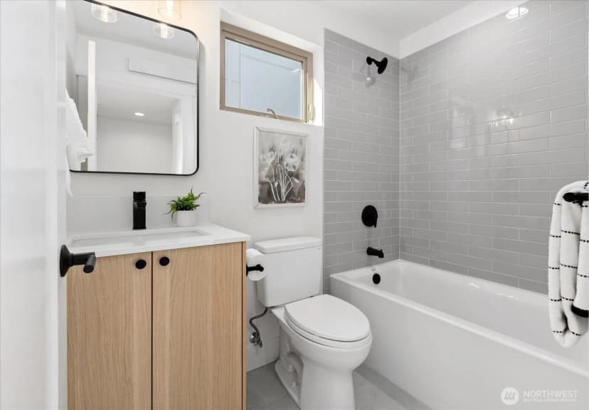 Property photo for 12044 Hiram Place Ne #b, Seattle photo 15