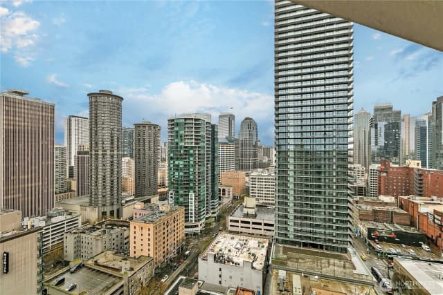 Property photo for 2100 3rd Avenue #2606, Seattle photo 4