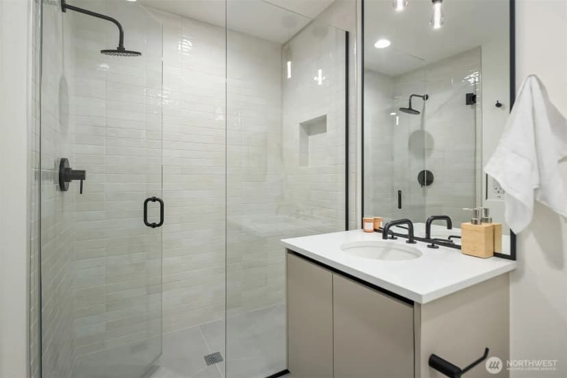 Property photo for 415 99th Avenue Ne, Bellevue photo 5