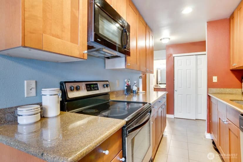 Property photo for 4525 S Henderson Street #302, Seattle photo 6
