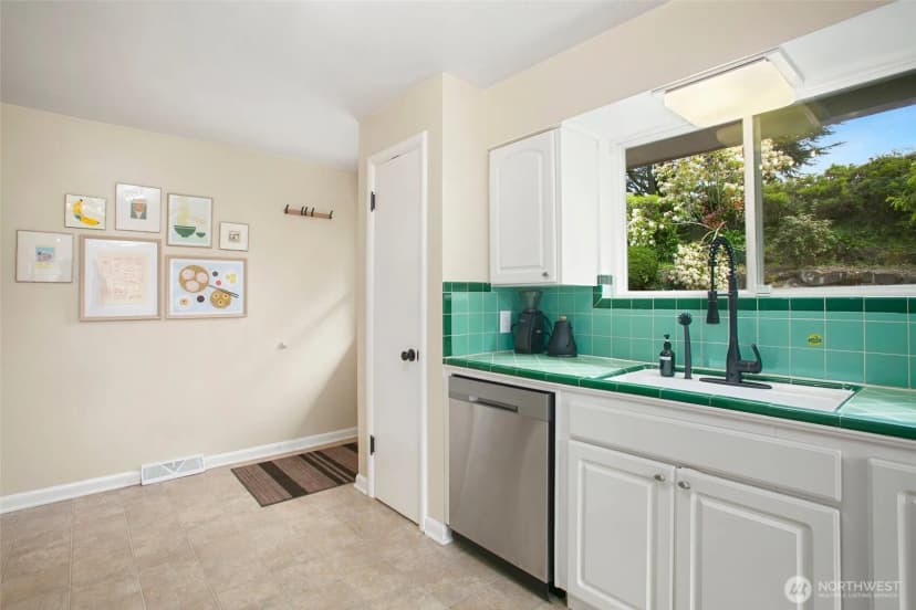 Property photo for 2503 S Edmunds Street, Seattle photo 9