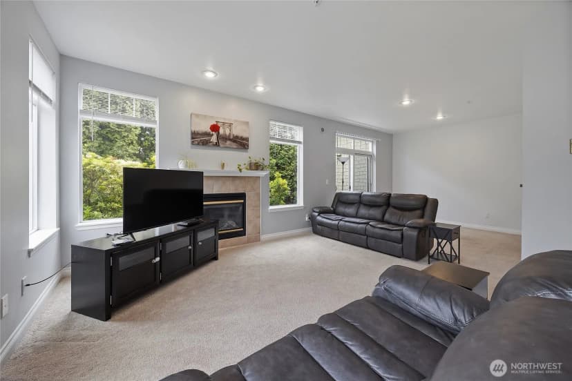 Property photo for 13000 Admiralty Way #j101, Everett photo 4