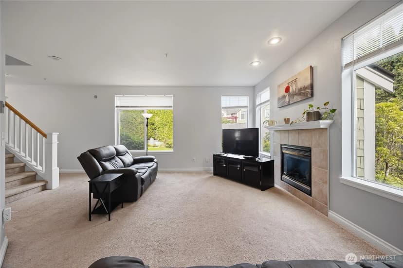 Property photo for 13000 Admiralty Way #j101, Everett photo 7