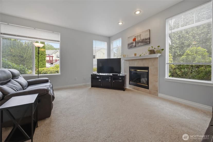 Property photo for 13000 Admiralty Way #j101, Everett photo 8