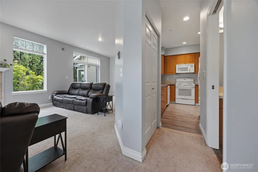Property photo for 13000 Admiralty Way #j101, Everett photo 3