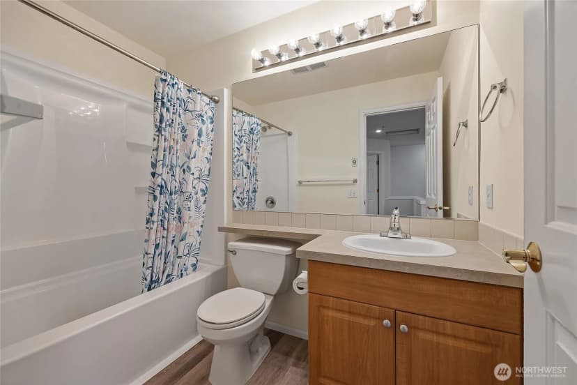 Property photo for 13000 Admiralty Way #j101, Everett photo 27