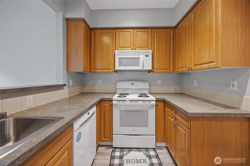 Property photo for 13000 Admiralty Way #j101, Everett photo 14