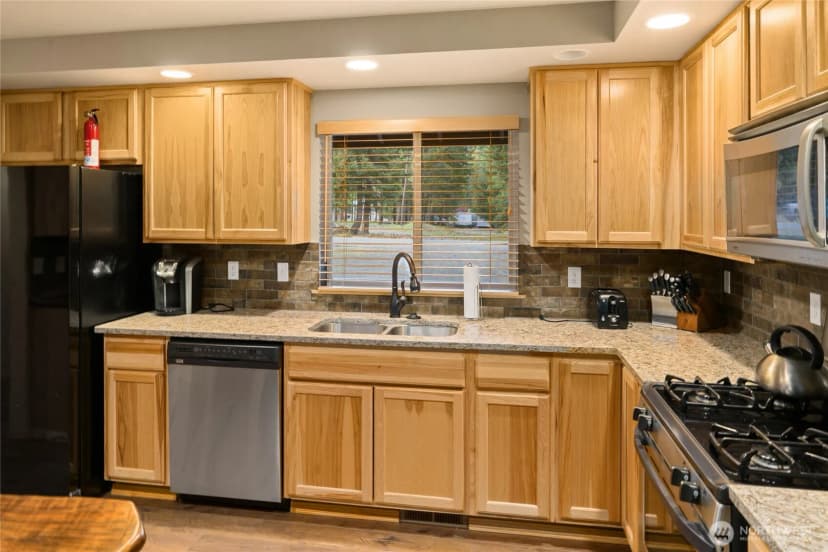 Property photo for 750 Evergreen Valley Loop Road, Ronald photo 15